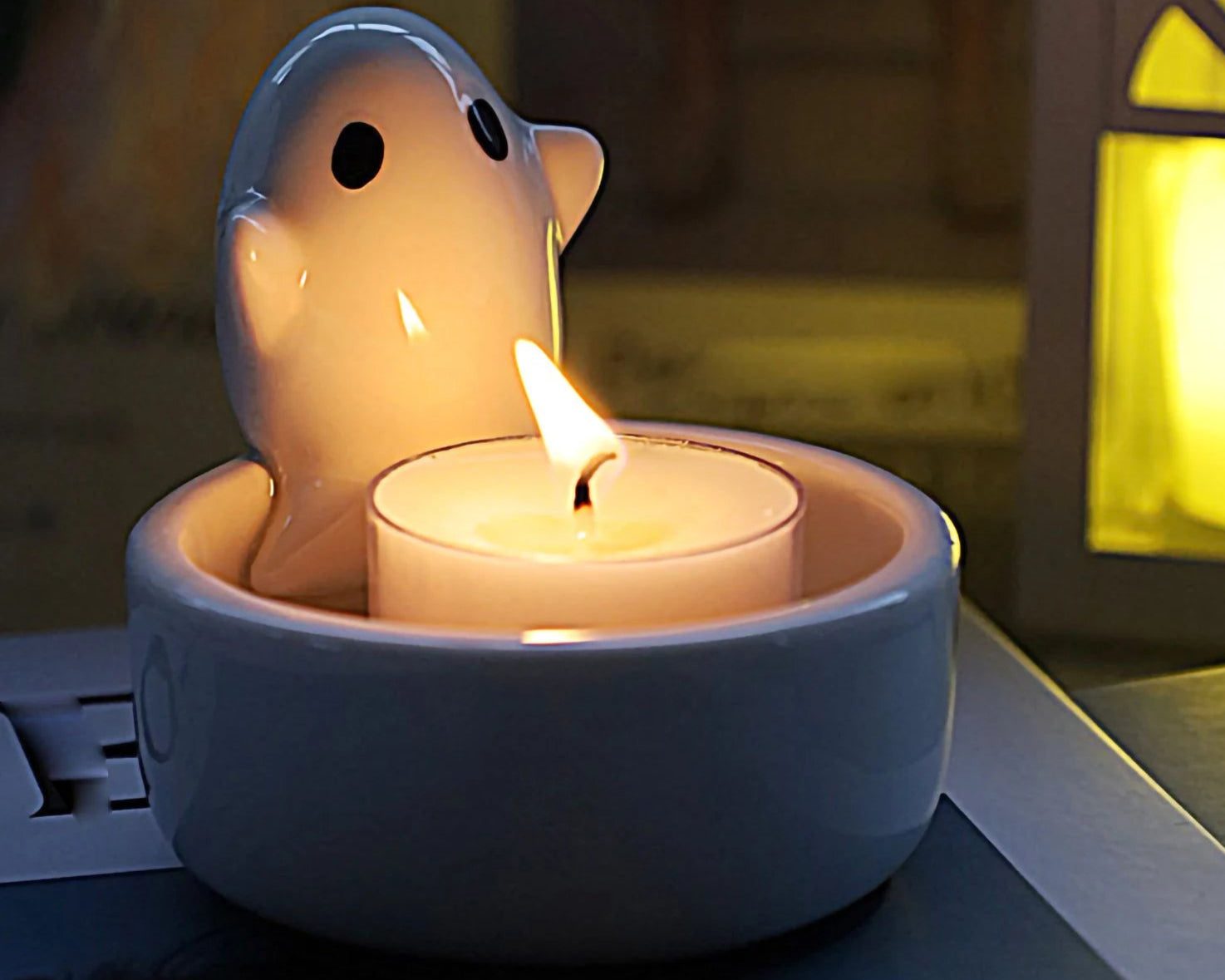 Porta velas com gatos aquecendo as patinhas