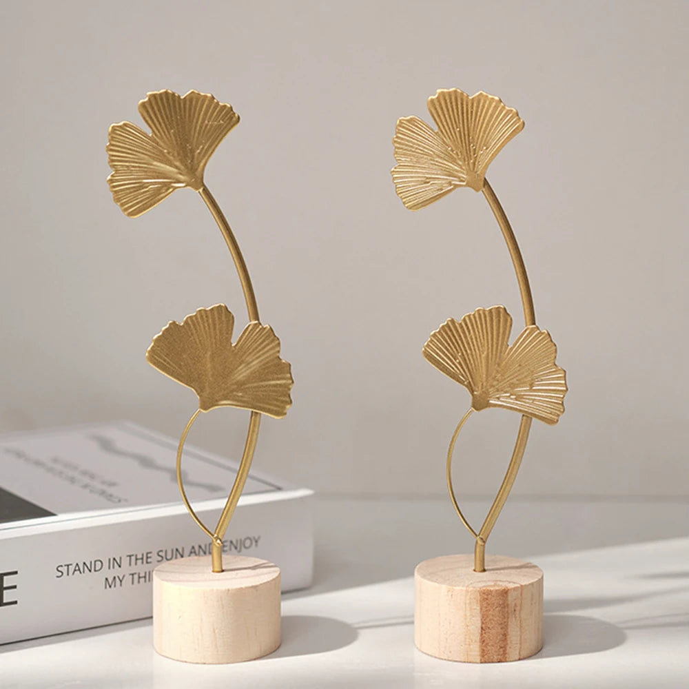 Escultura de folhas douradas para decoração